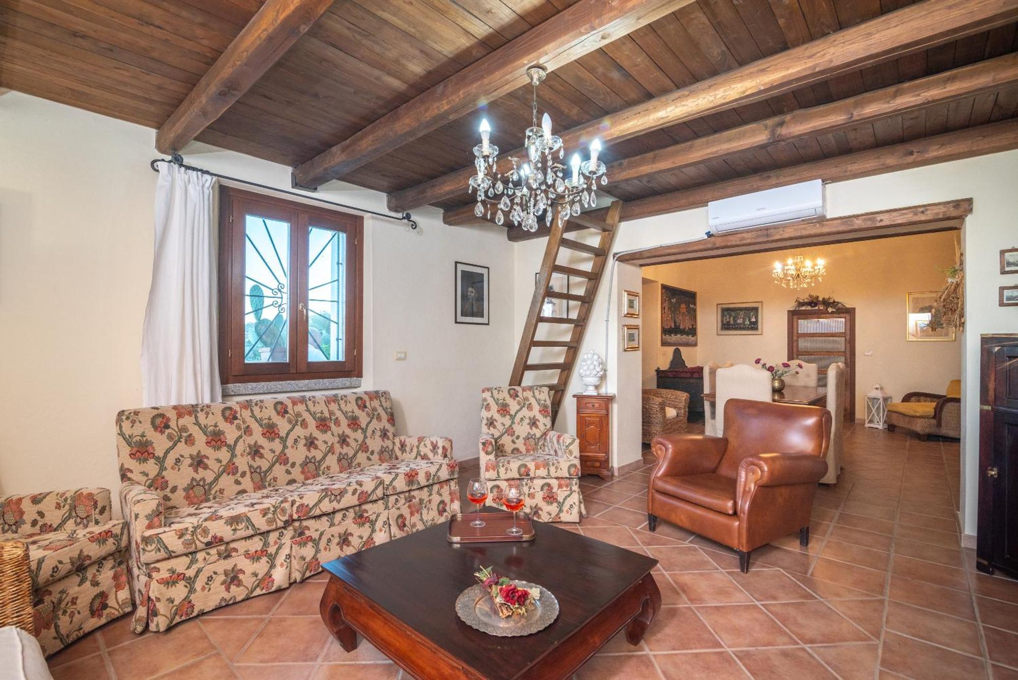 Villa Peditoltu ออลเบีย ภายนอก รูปภาพ