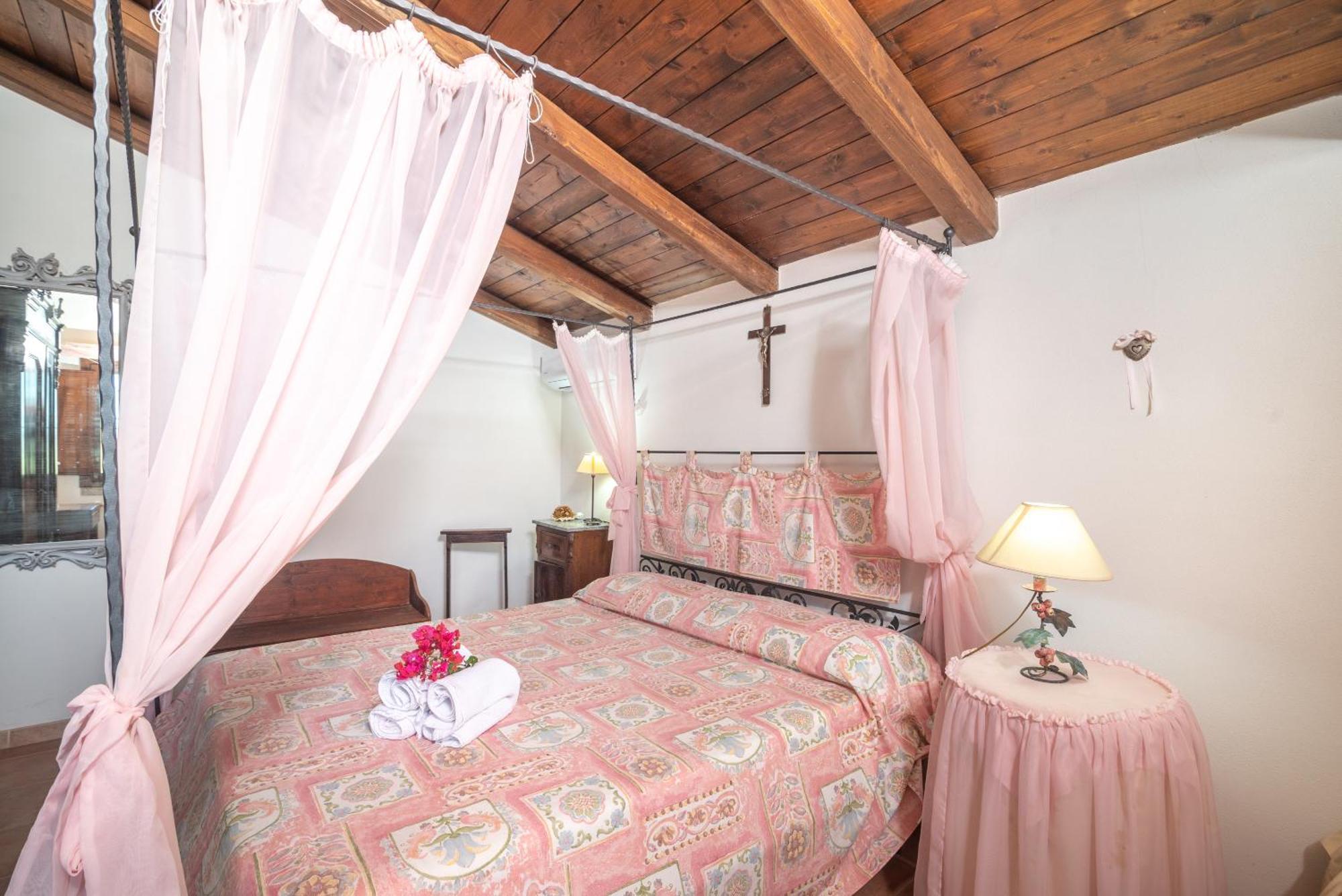 Villa Peditoltu ออลเบีย ภายนอก รูปภาพ