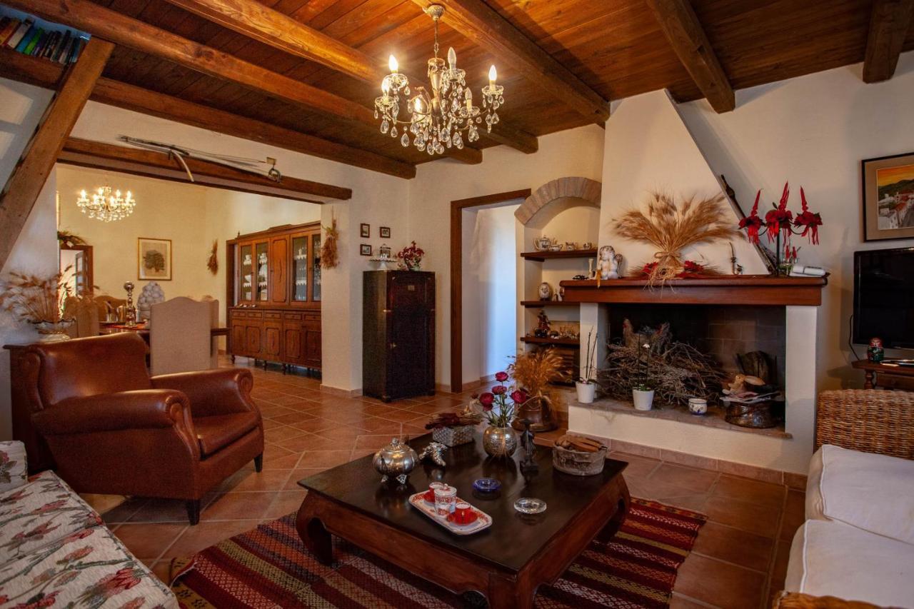 Villa Peditoltu ออลเบีย ภายนอก รูปภาพ